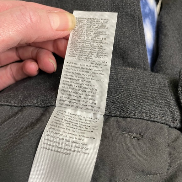 Old Navy high rise Pixie cropped pants - Picture 5 of 10